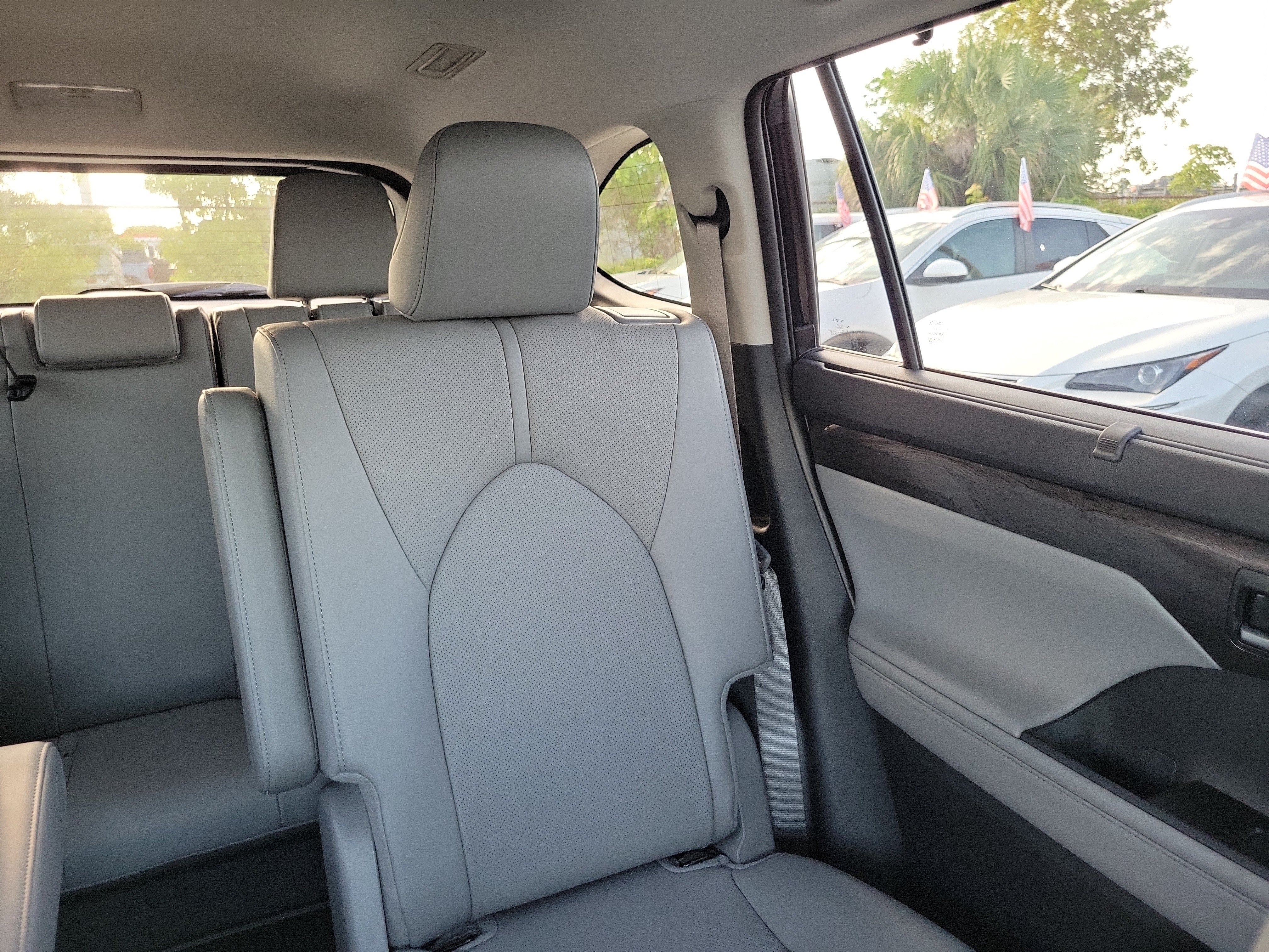 Used 2025 Toyota Highlander Limited FWD image 21