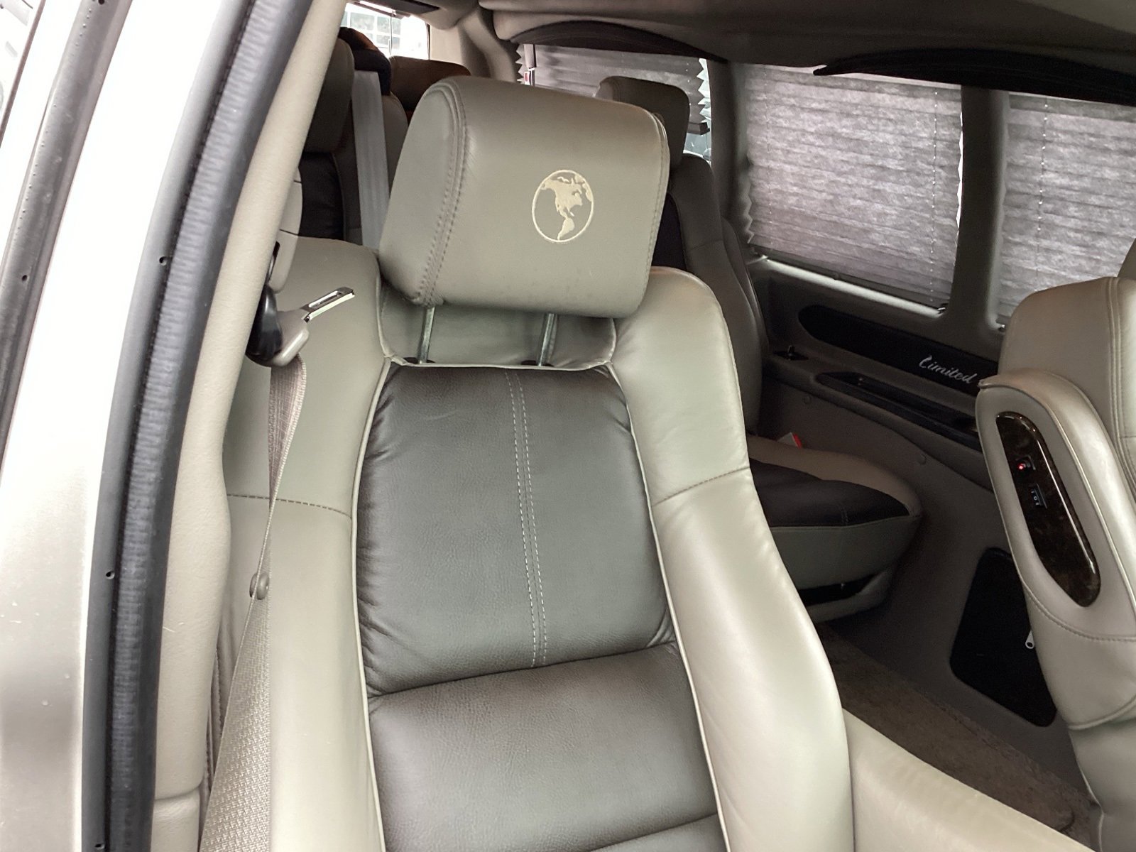 Used 2018 Chevrolet Express 2500 w/ Enhanced Convenience Package image 17