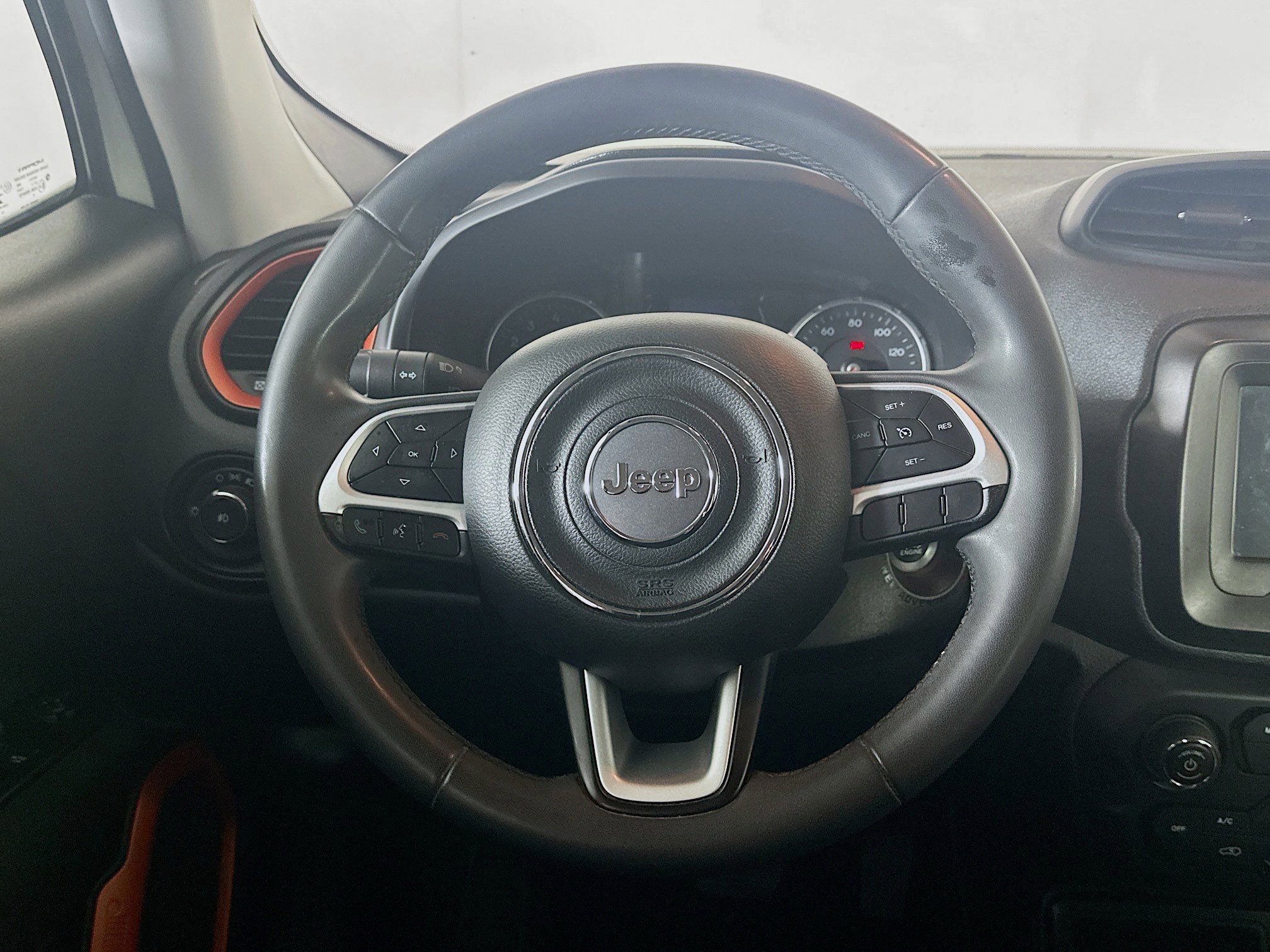 Used 2020 Jeep Renegade Latitude FWD image 17