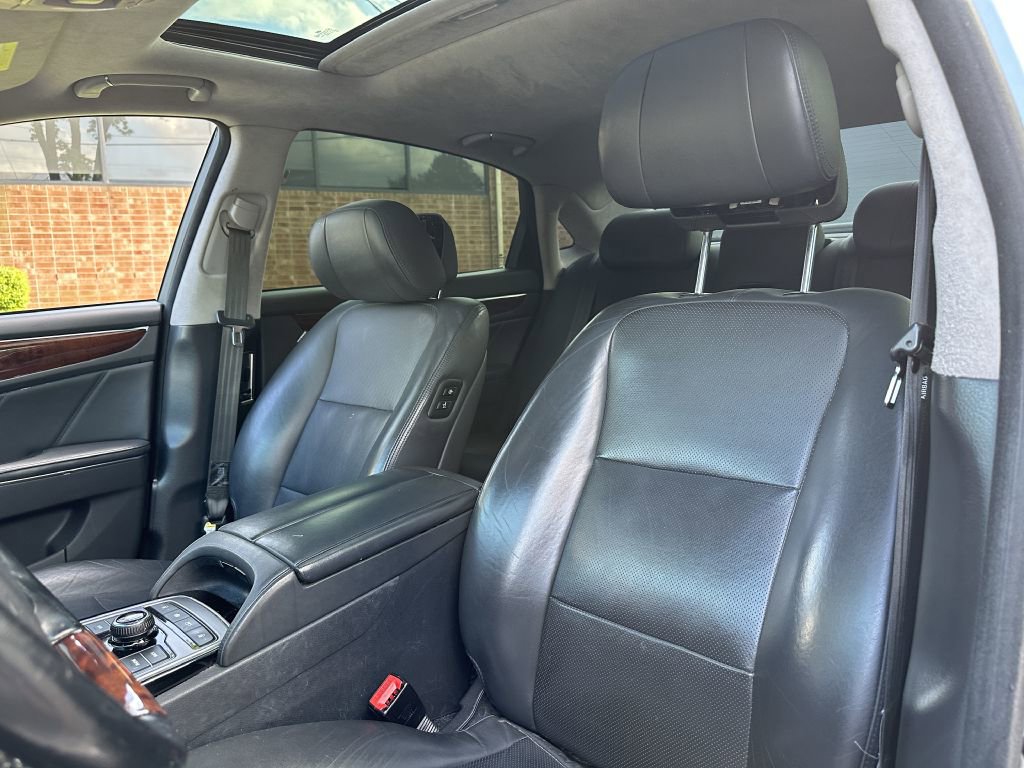 Used 2015 Hyundai Equus Signature RWD image 16