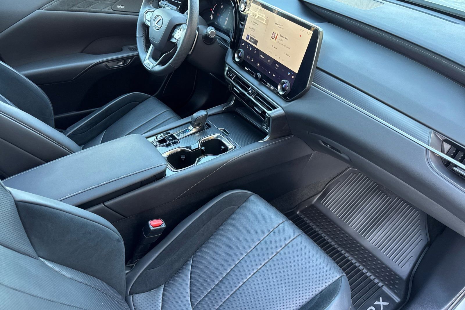 Certified 2024 Lexus RX 500h F Sport w/ Convenience Package image 19