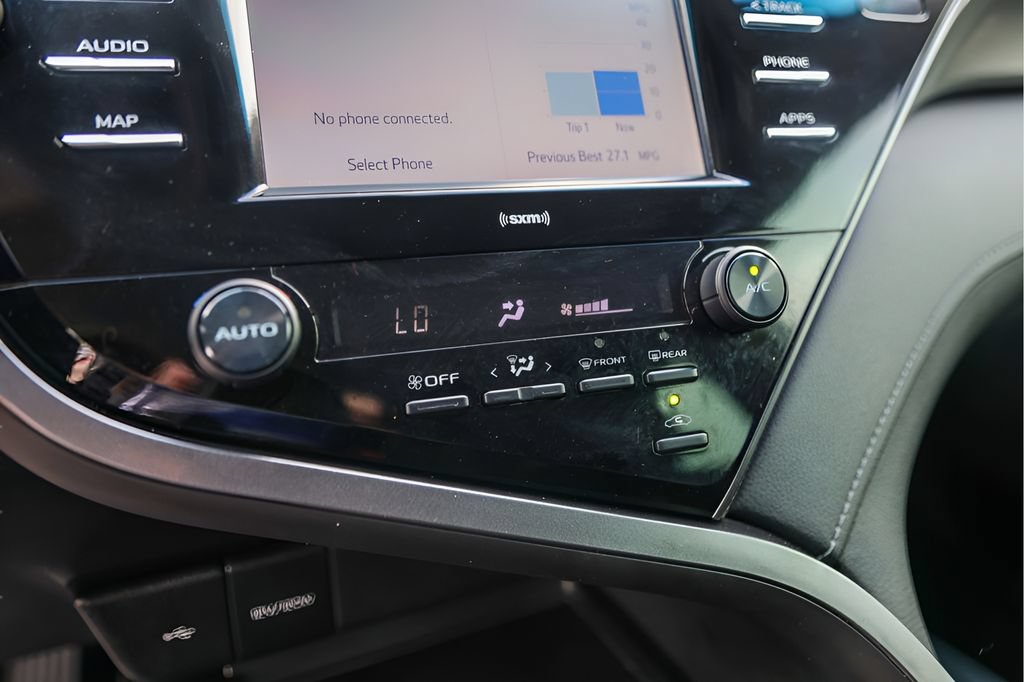 Used 2020 Toyota Camry SE FWD image 21