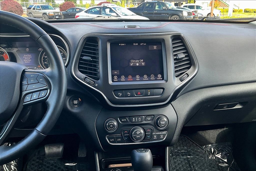 Used 2019 Jeep Cherokee Trailhawk AWD/4WD image 8