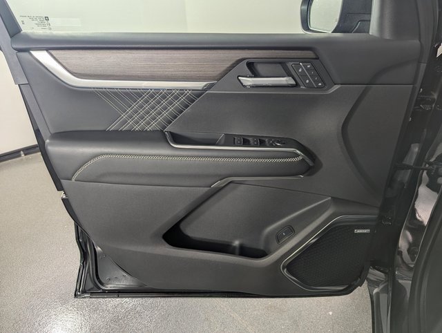 Used 2025 GMC Acadia Denali image 13