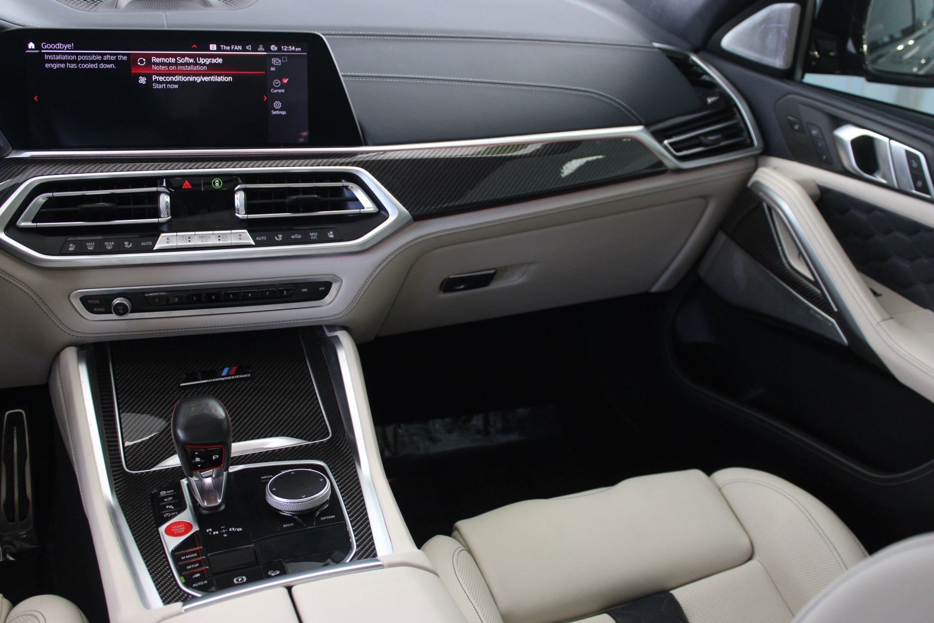 Used 2020 BMW X6 M Competition w/ Executive Package image 28