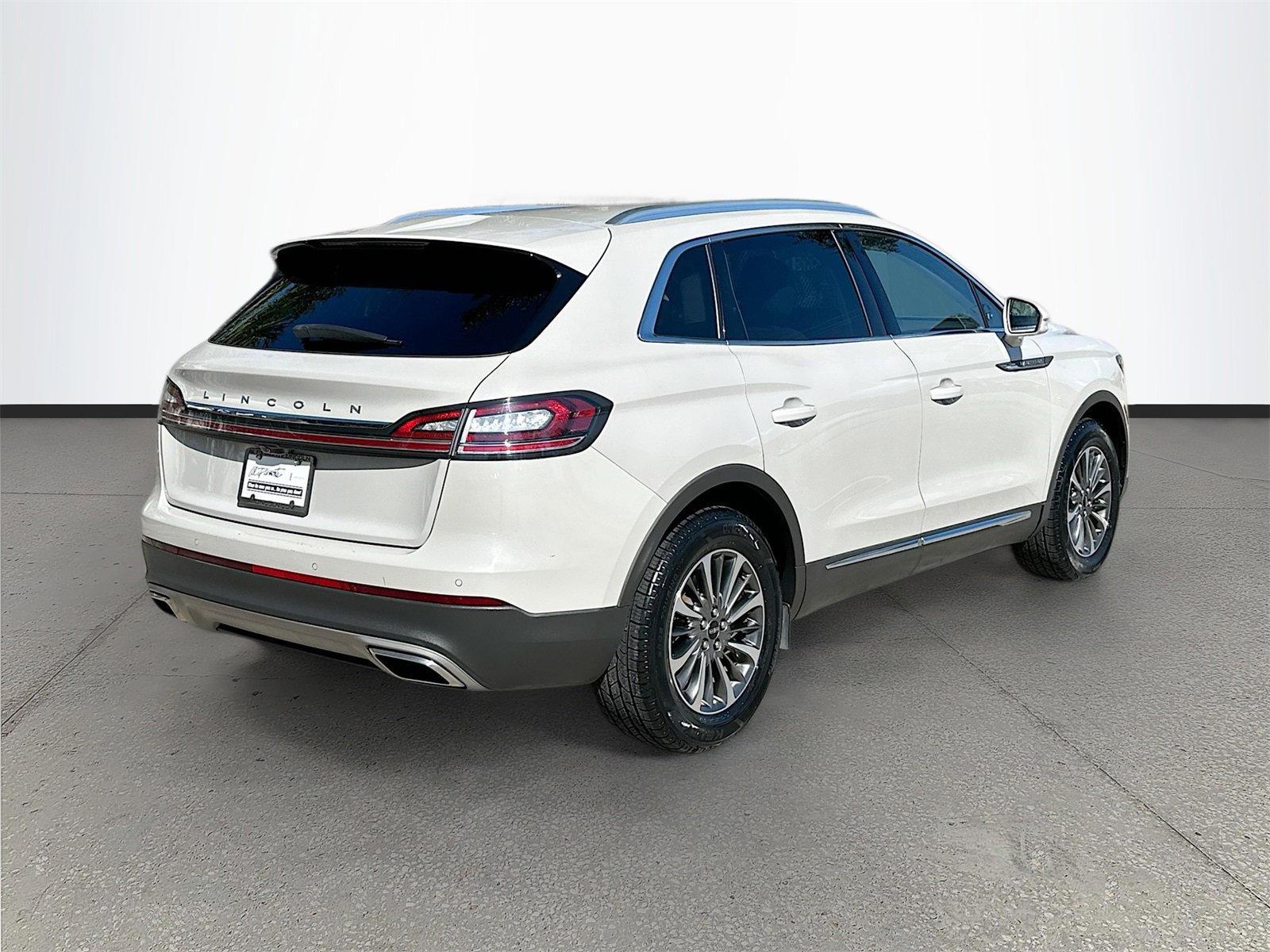 Used 2022 Lincoln Nautilus FWD w/ Premium Package image 7