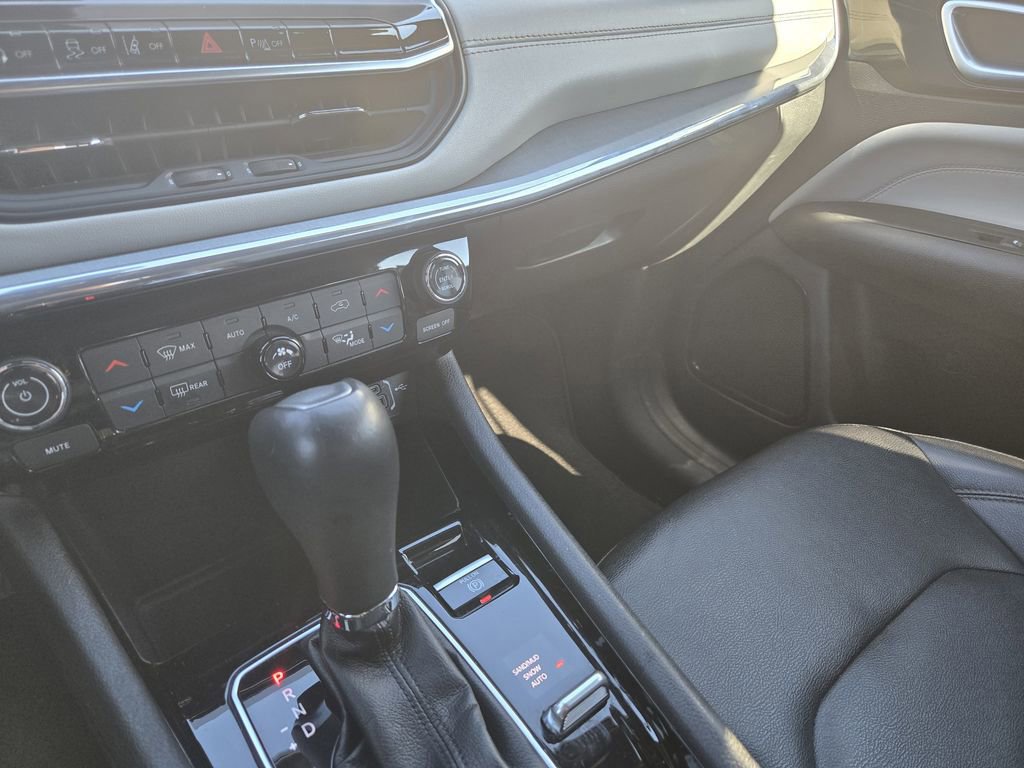 Used 2024 Jeep Compass Limited image 11