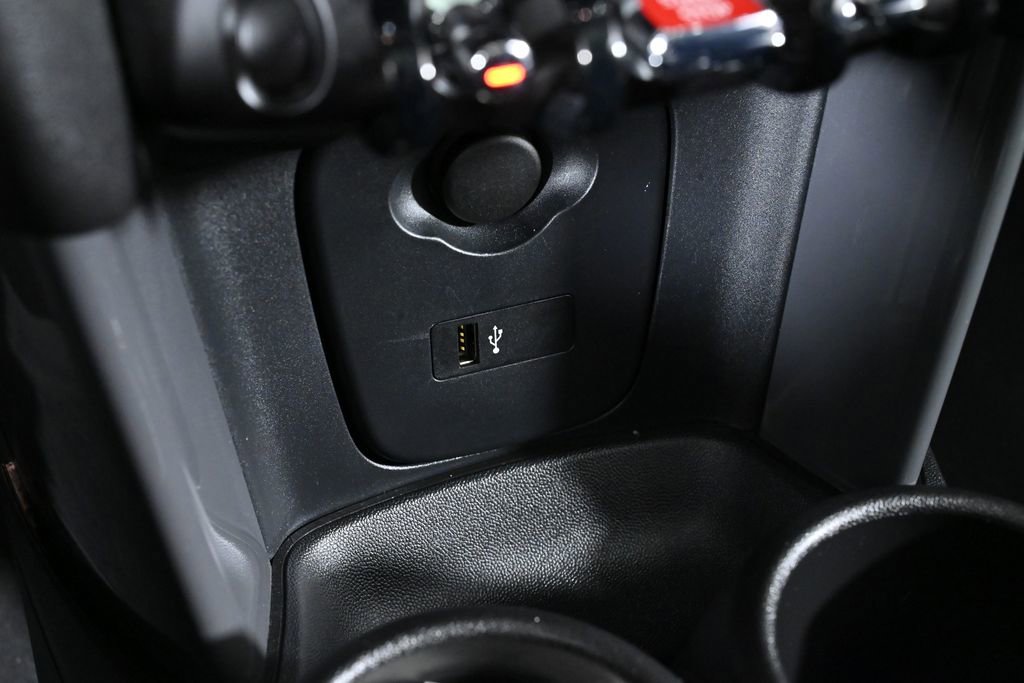 Used 2019 MINI Cooper 2-Door Hardtop w/ Signature Upholstery Package image 17