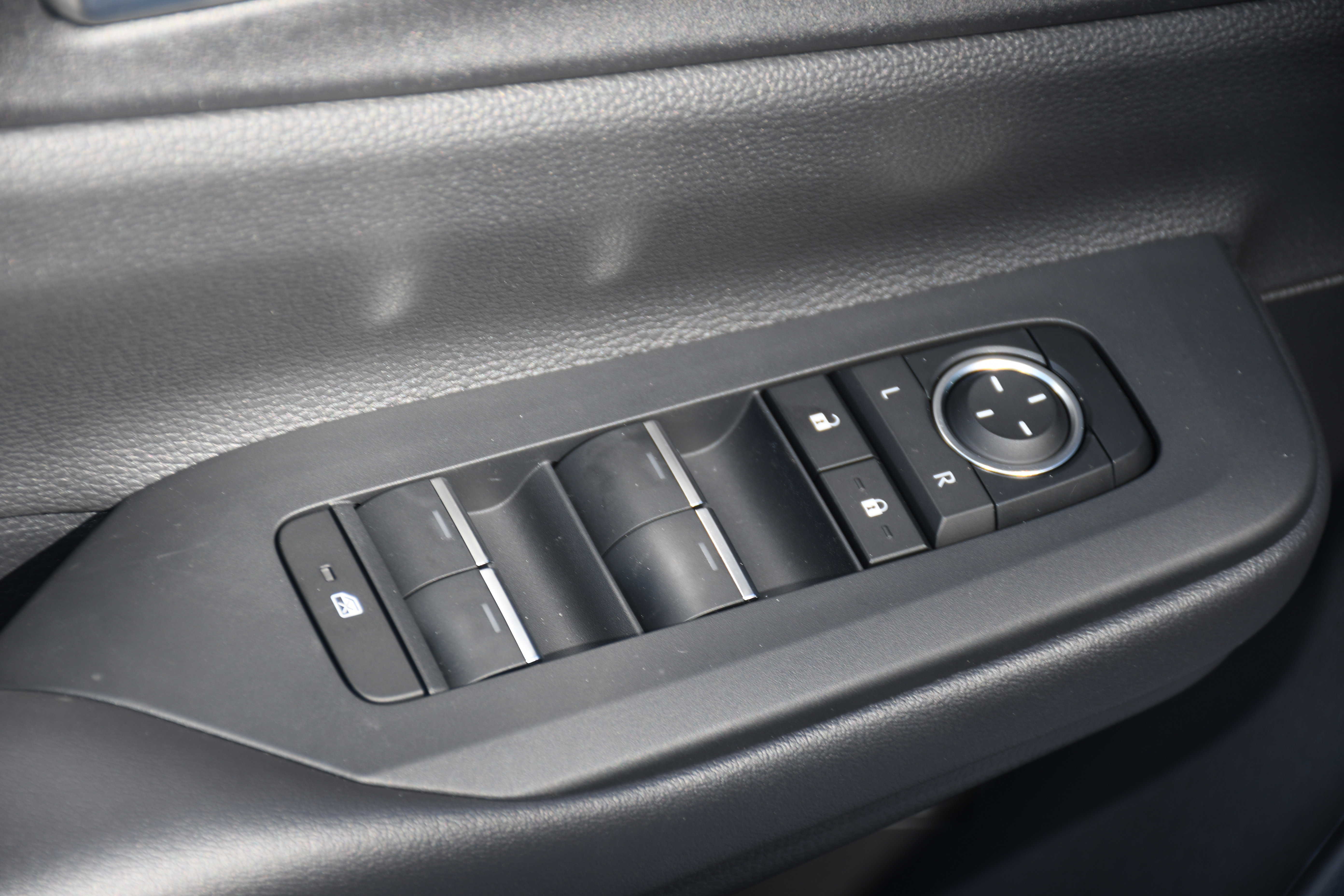 New 2026 Toyota Prius Plug-In Hybrid image 6