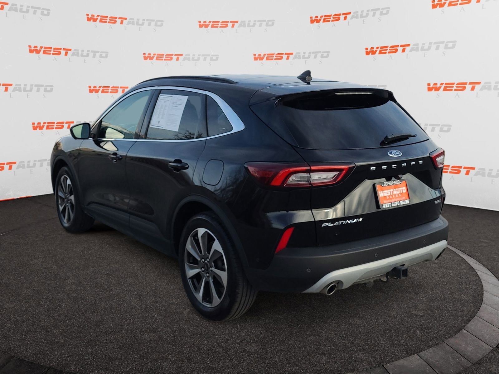 Used 2023 Ford Escape Platinum w/ Premium Technology Package image 3