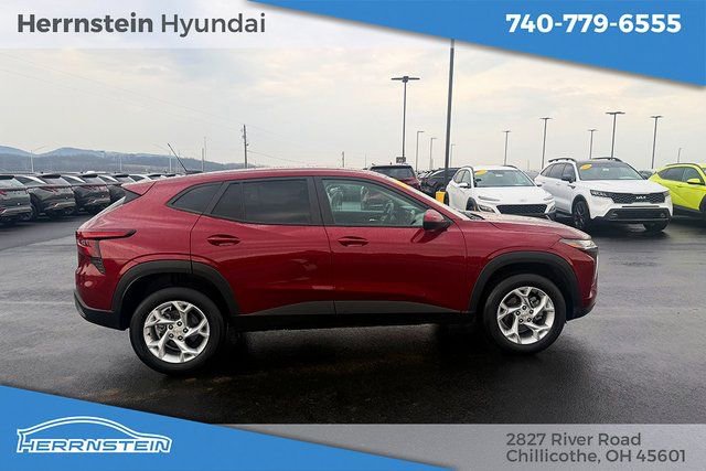 Used 2025 Chevrolet Trax LS w/ LS Convenience Package image 24