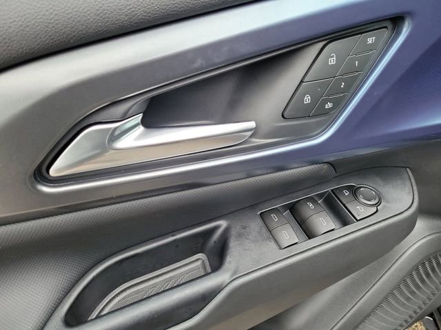 New 2026 Chevrolet Equinox EV LT w/ Convenience Package II image 17