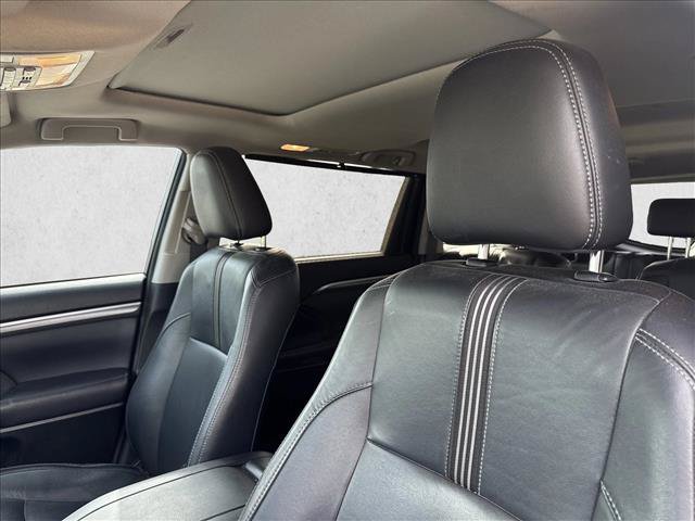 Used 2017 Toyota Highlander SE FWD image 15
