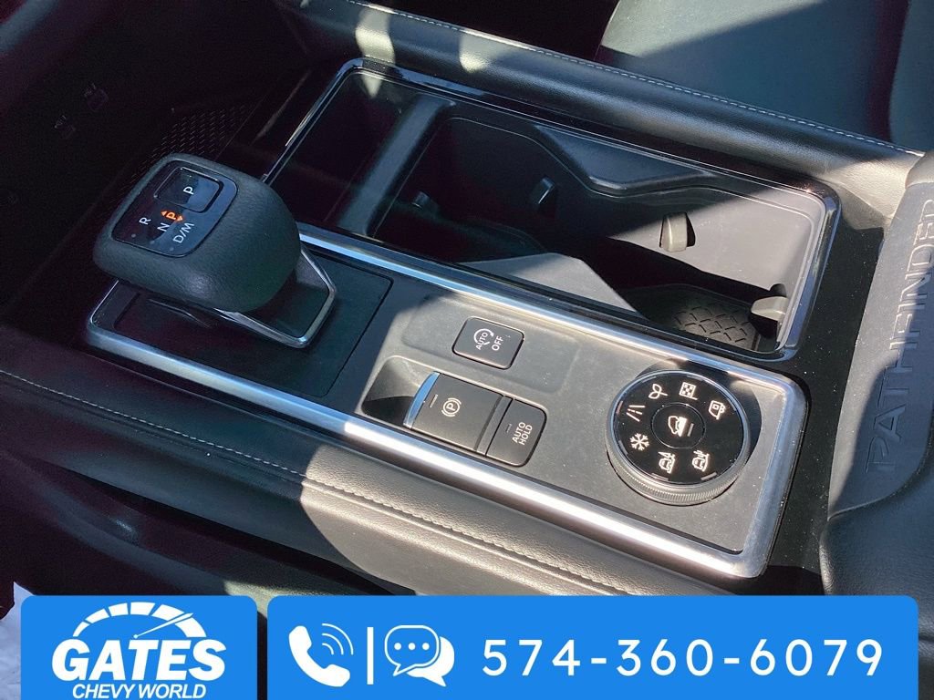 Used 2023 Nissan Pathfinder SL image 32