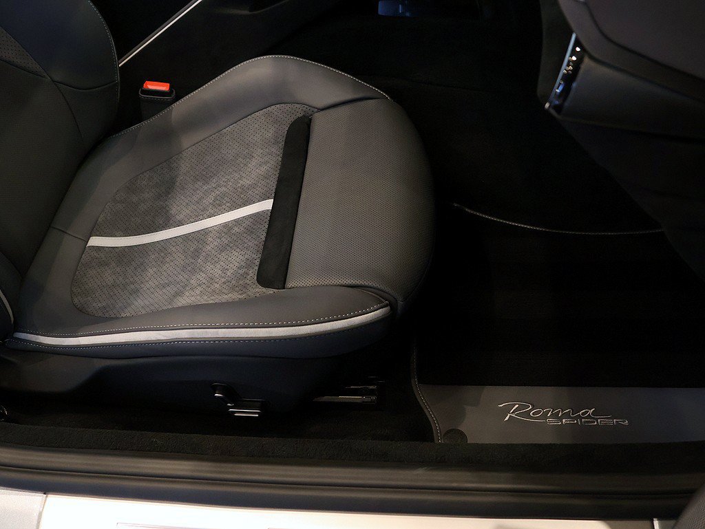 Certified 2026 Ferrari Roma Spider RWD image 29