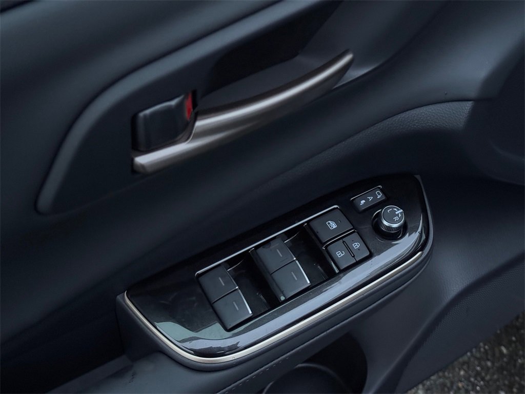 New 2026 Toyota Crown XLE image 11