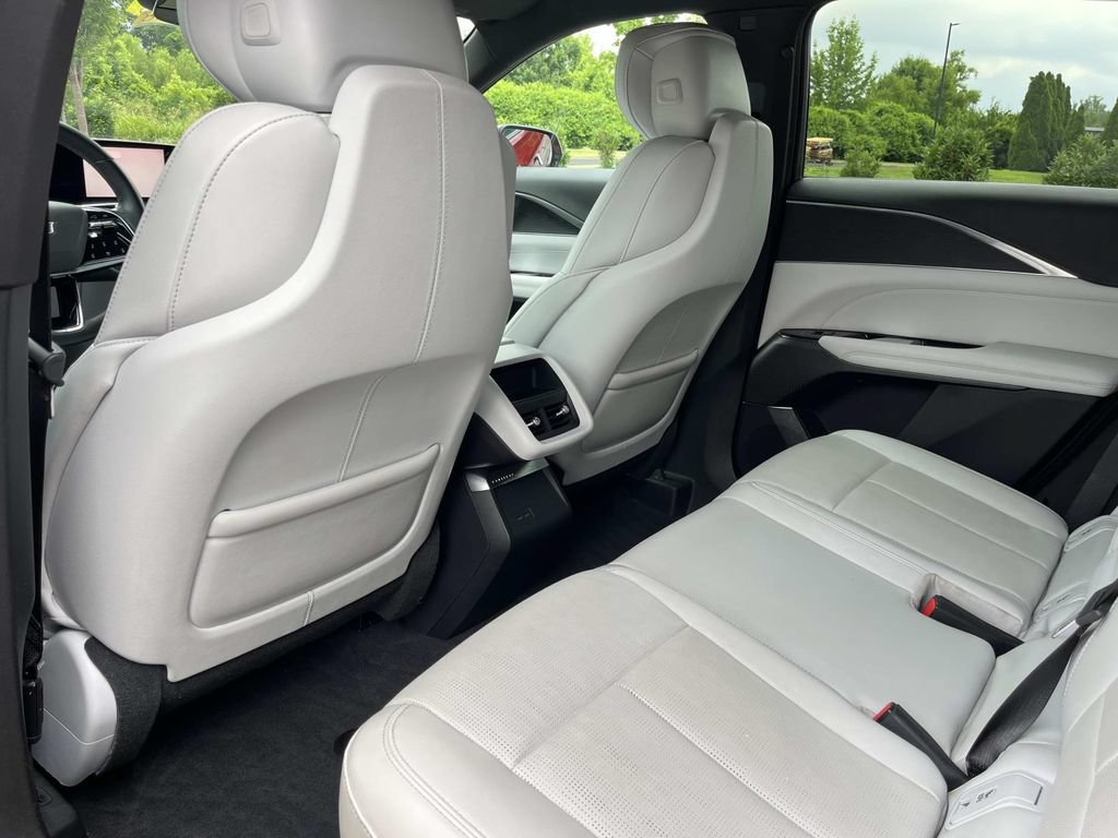 Certified 2024 Cadillac Lyriq Luxury RWD image 21