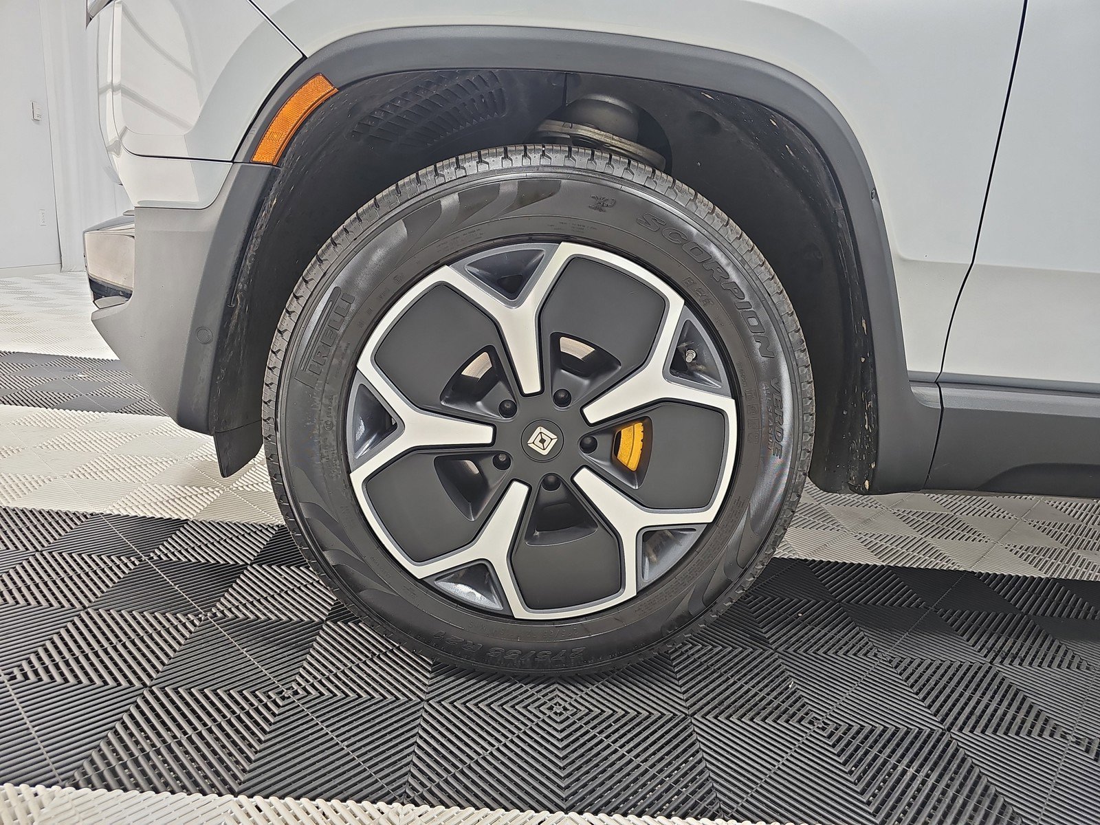 Used 2023 Rivian R1T Adventure image 9