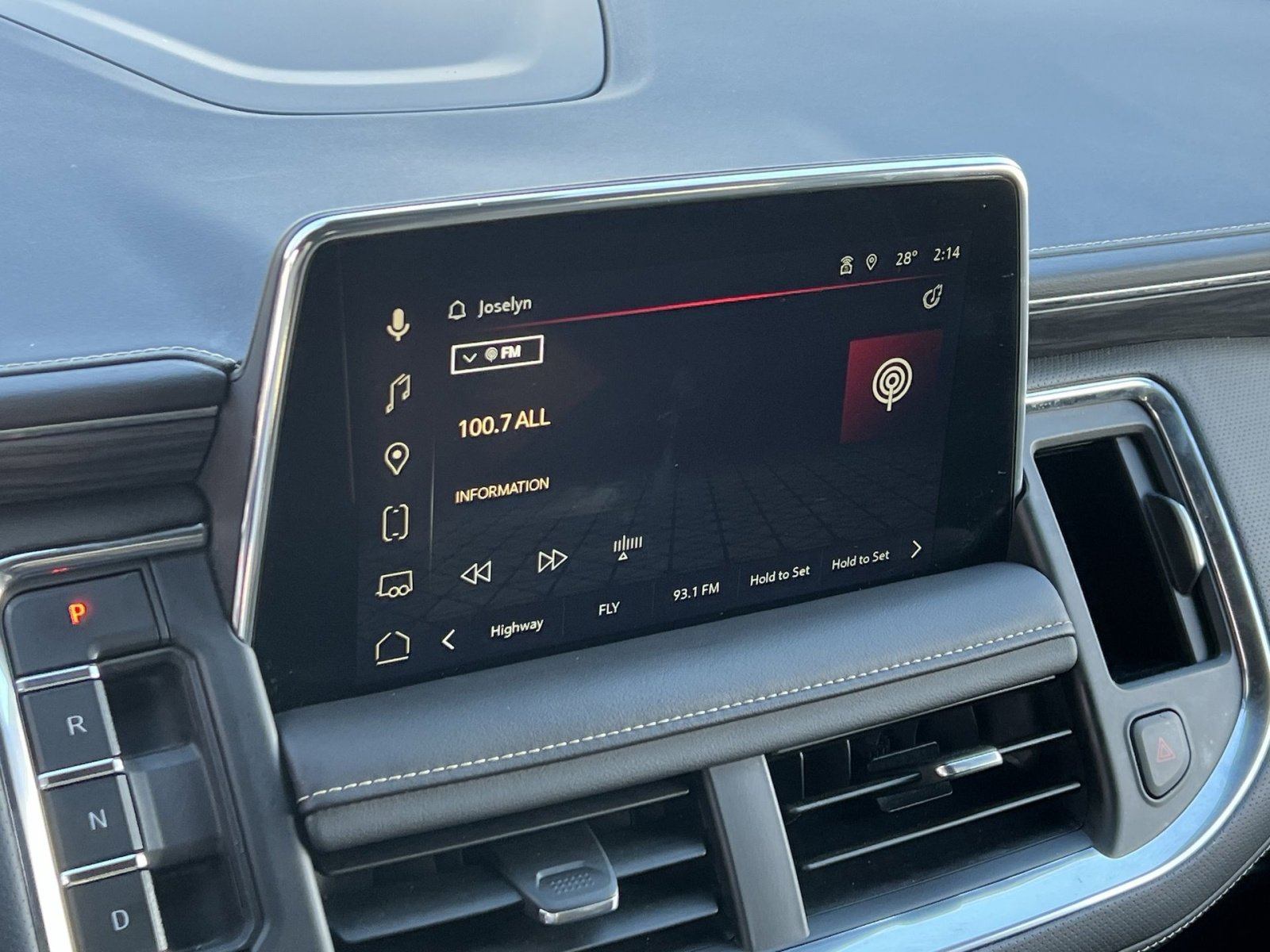 Used 2023 GMC Yukon XL SLT image 16