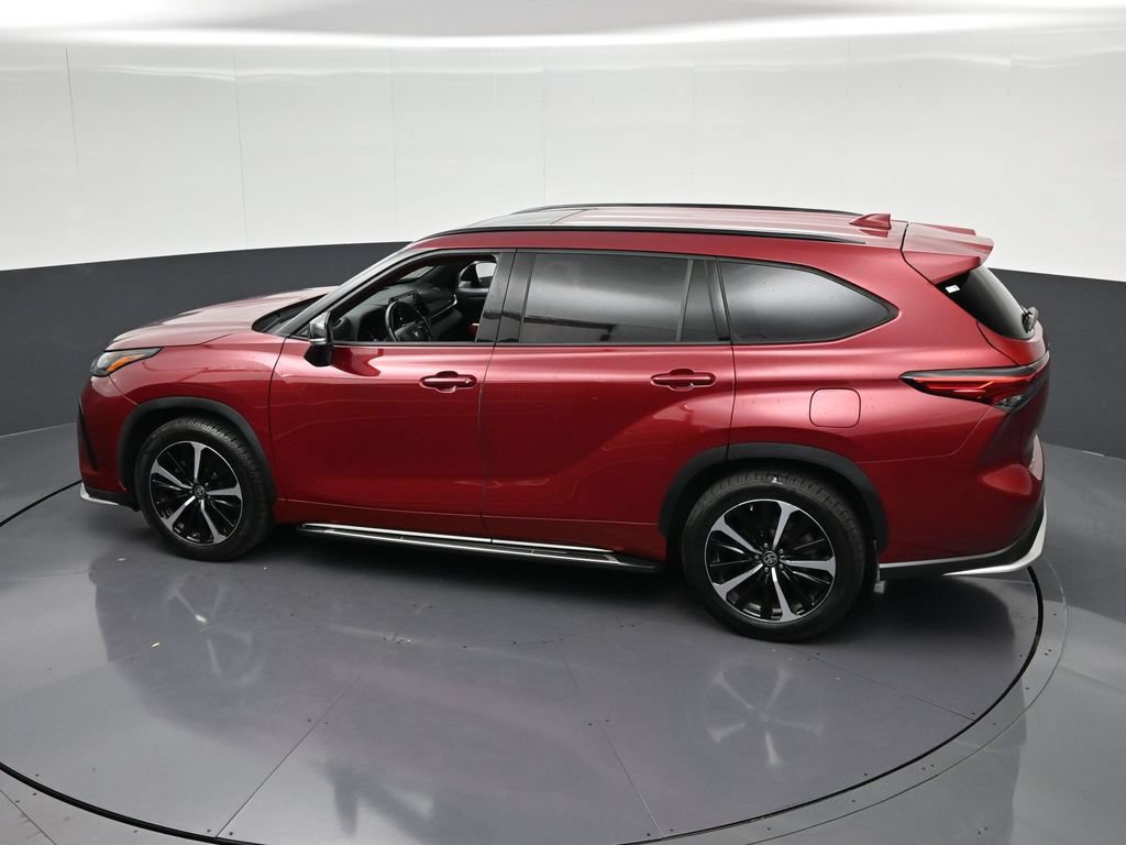 Used 2021 Toyota Highlander XSE FWD image 26