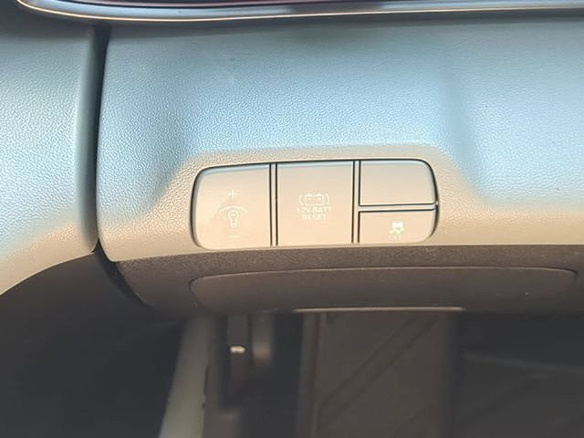 Used 2024 Hyundai Elantra Limited FWD image 22