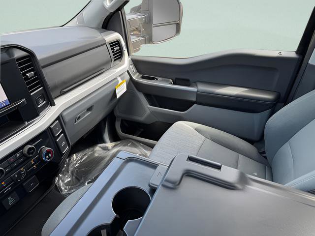 New 2025 Ford F550 4x4 Regular Cab Super Duty w/ XLT Value Package image 18