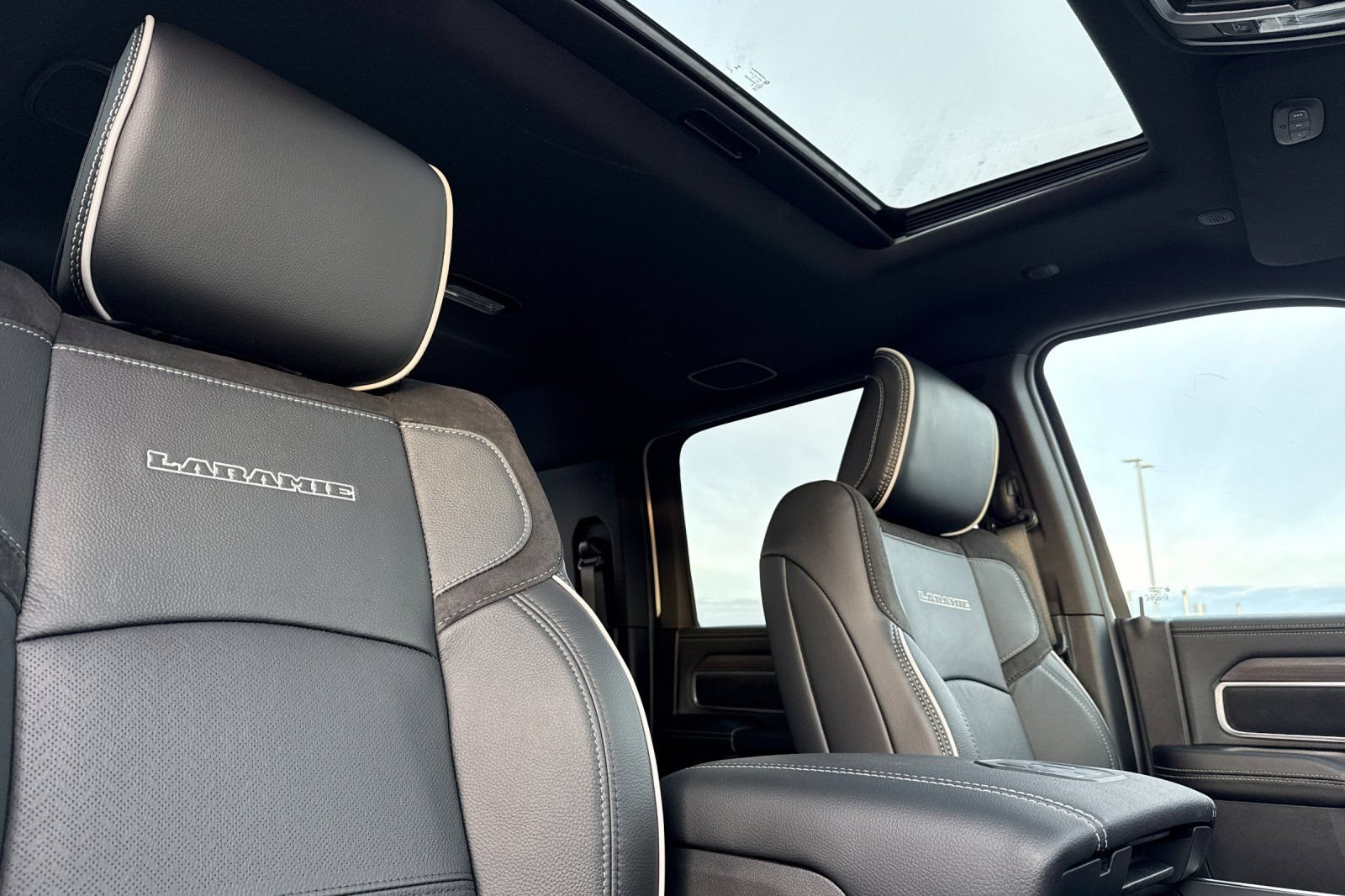 New 2026 RAM 2500 Laramie AWD/4WD image 12