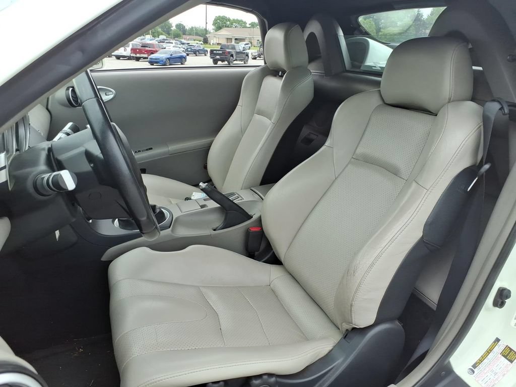 Used 2004 Nissan 350Z Touring RWD image 19