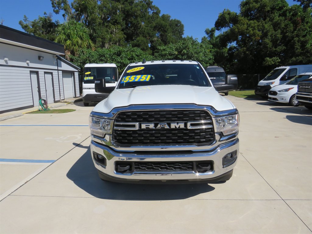 Used 2024 RAM 3500 Big Horn AWD/4WD image 2