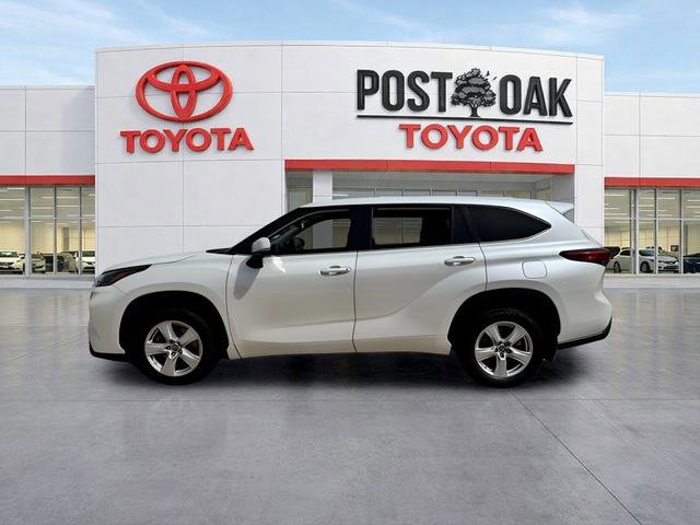 Used 2021 Toyota Highlander LE image 5
