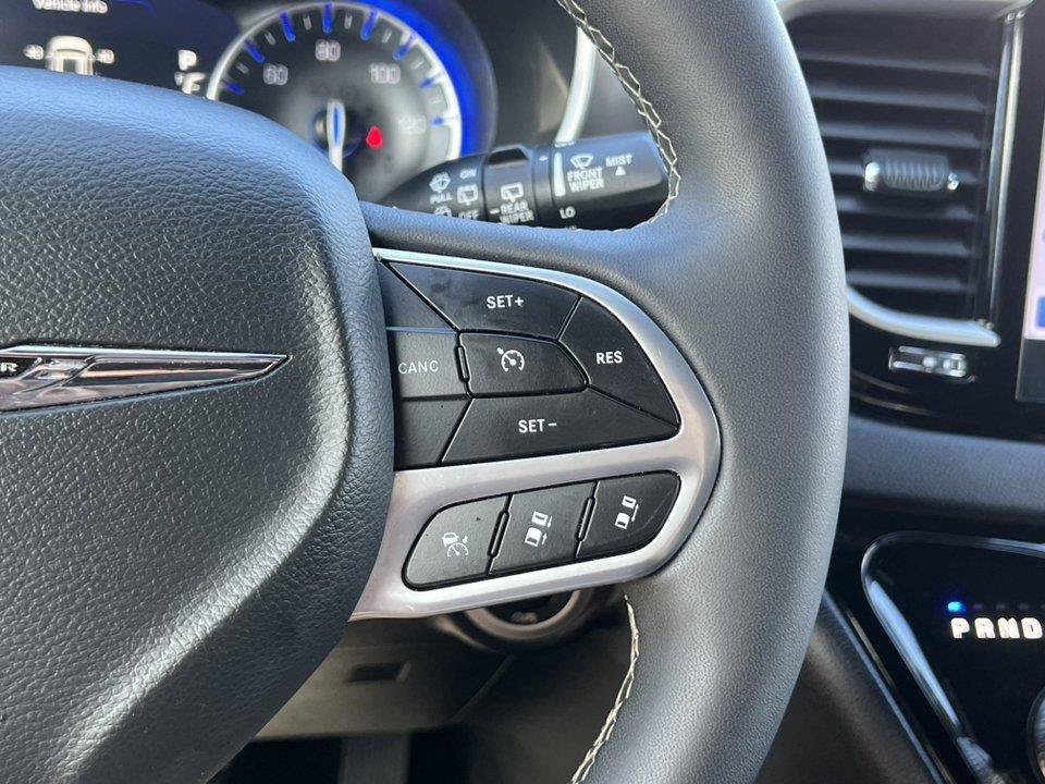 Used 2026 Chrysler Pacifica Select FWD image 21