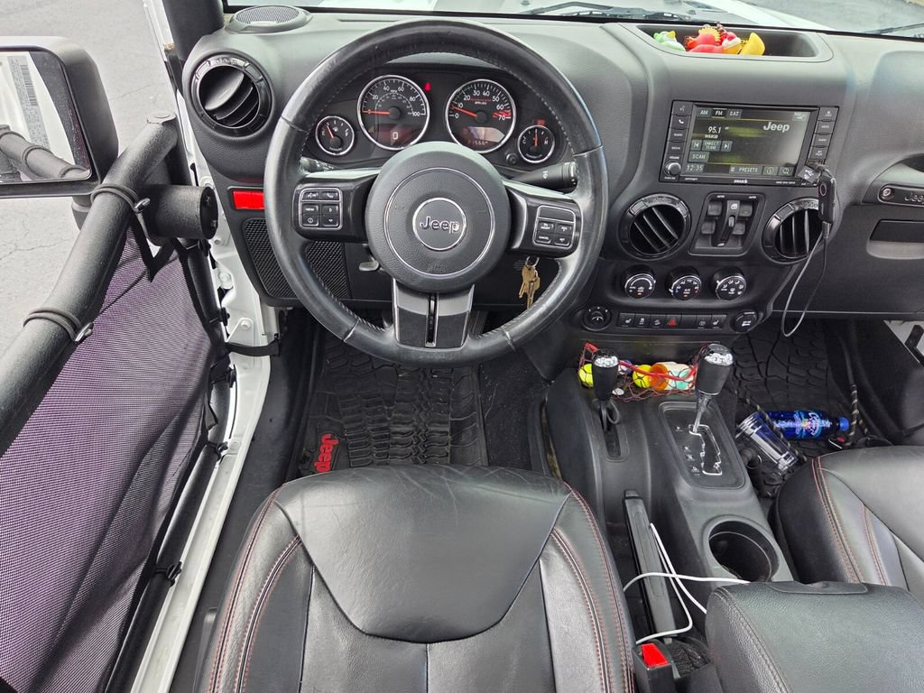 Used 2017 Jeep Wrangler Unlimited Rubicon AWD/4WD image 5