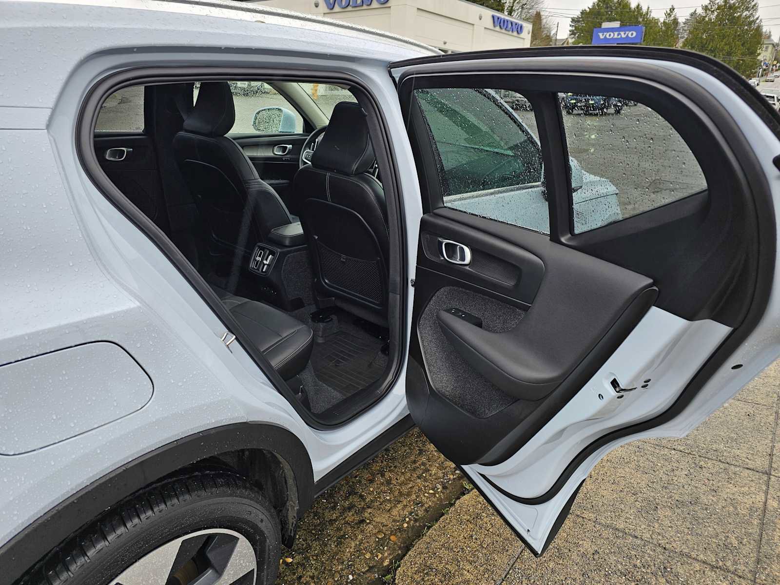 Certified 2025 Volvo XC40 B5 Core w/ Protection Package Premier image 13