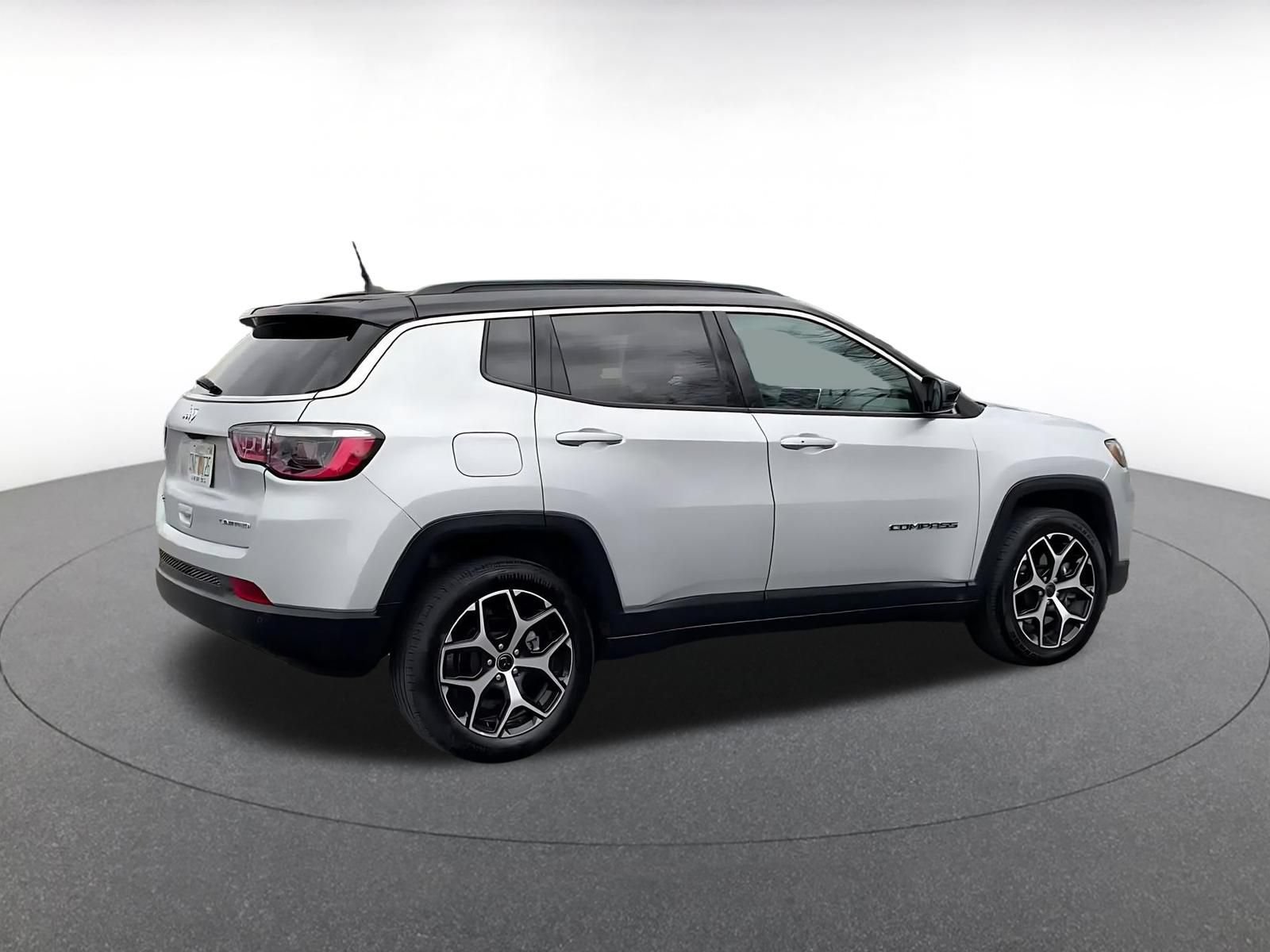 Used 2025 Jeep Compass Limited AWD/4WD image 15