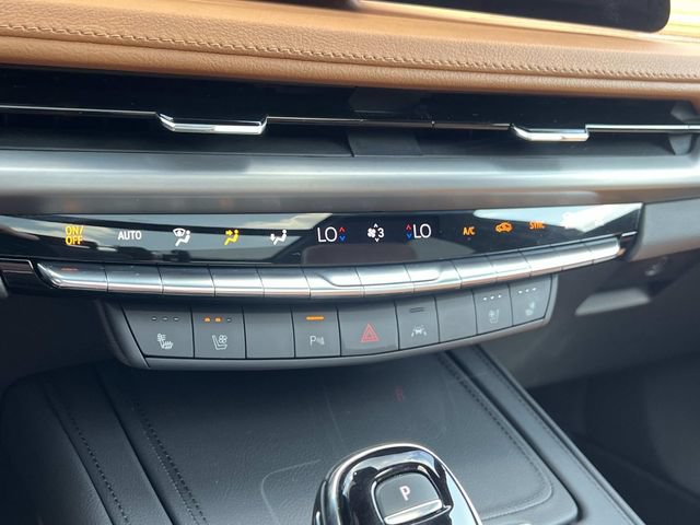 Certified 2024 Cadillac XT4 Premium Luxury AWD/4WD image 24