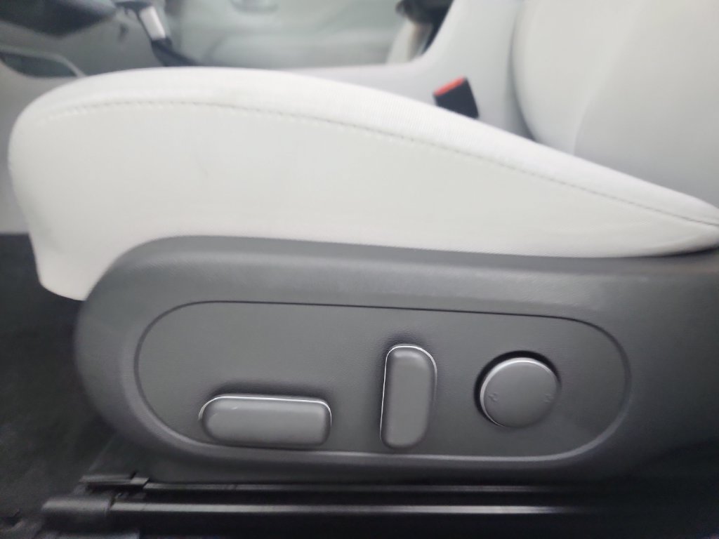 Used 2025 Hyundai Kona SEL FWD image 22