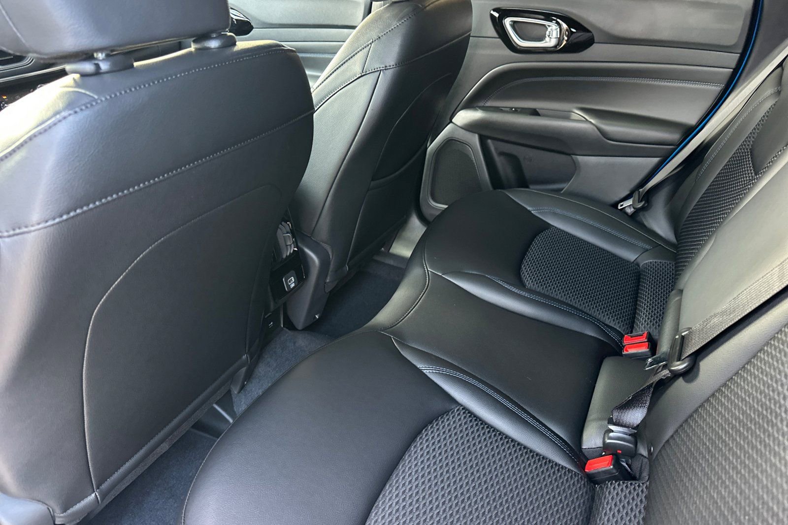 New 2026 Jeep Compass Latitude image 9