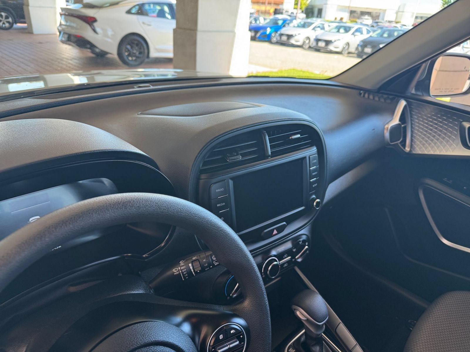 Used 2025 Kia Soul LX w/ LX Technology Package FWD image 35