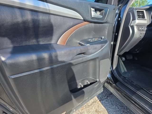 Used 2018 Toyota Highlander FWD V6 image 17