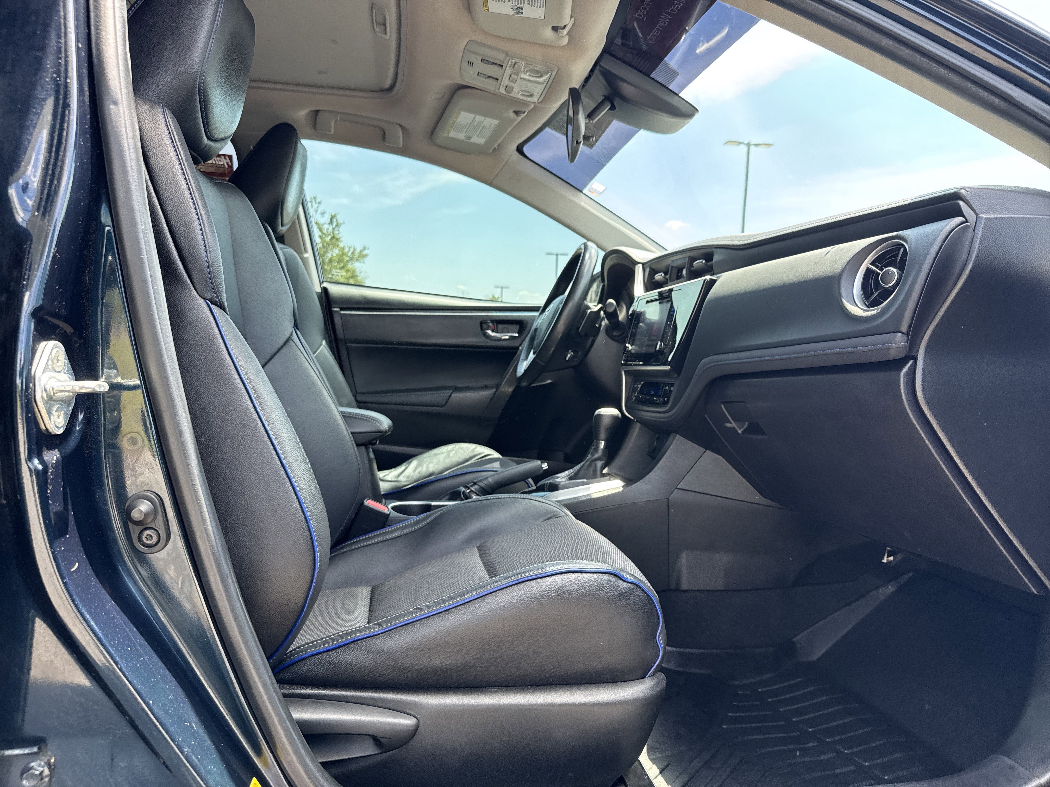Used 2019 Toyota Corolla SE w/ SE Premium Package FWD image 30