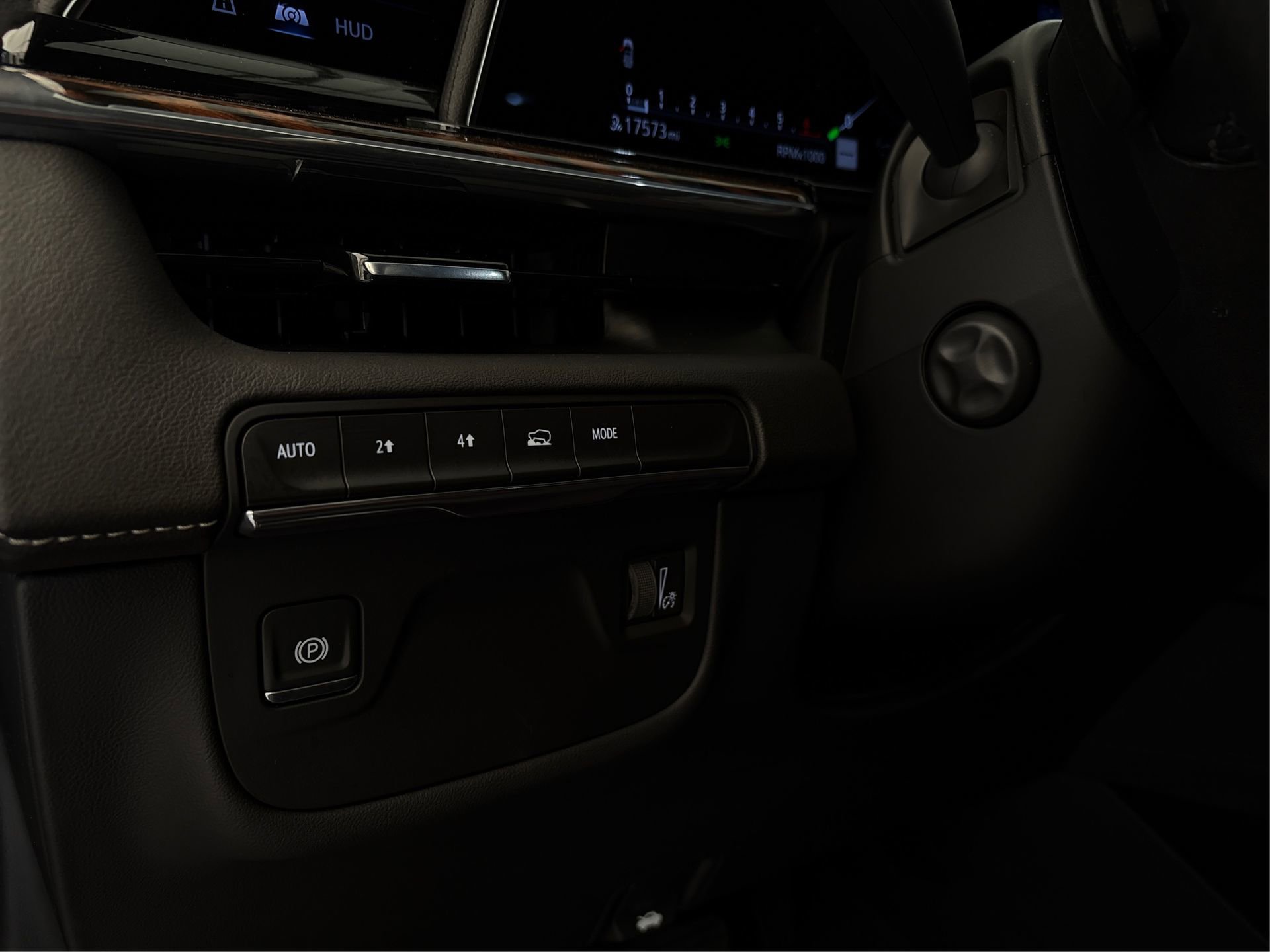 Used 2024 Cadillac Escalade Premium Luxury image 22