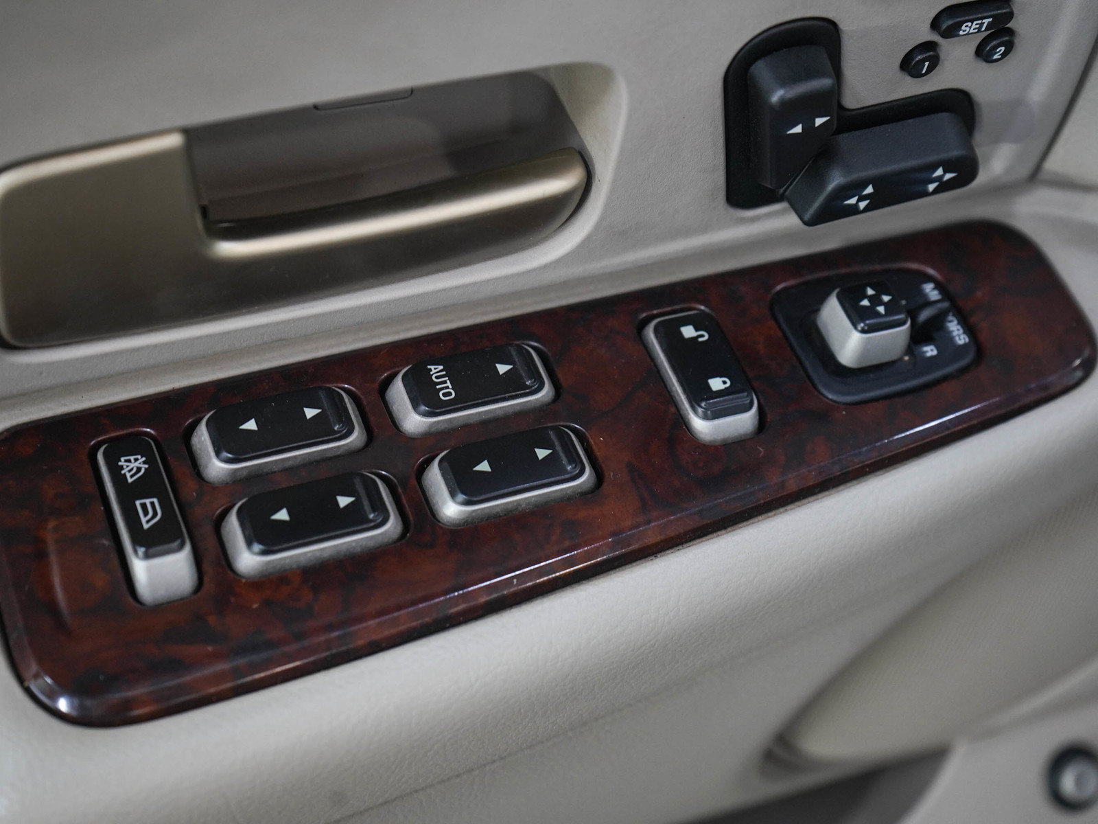 Used 2006 Lincoln Town Car Signature Limited RWD image 17
