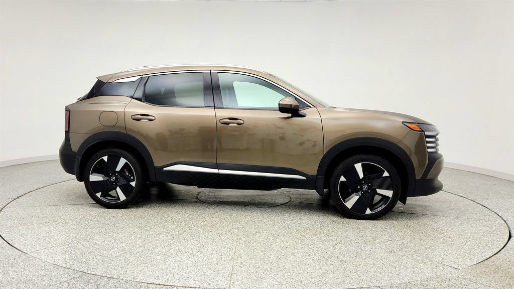 Used 2025 Nissan Kicks SR w/ SR Premium Package AWD/4WD image 4