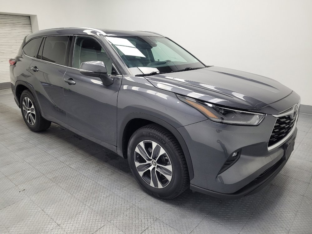 Used 2021 Toyota Highlander XLE FWD image 11