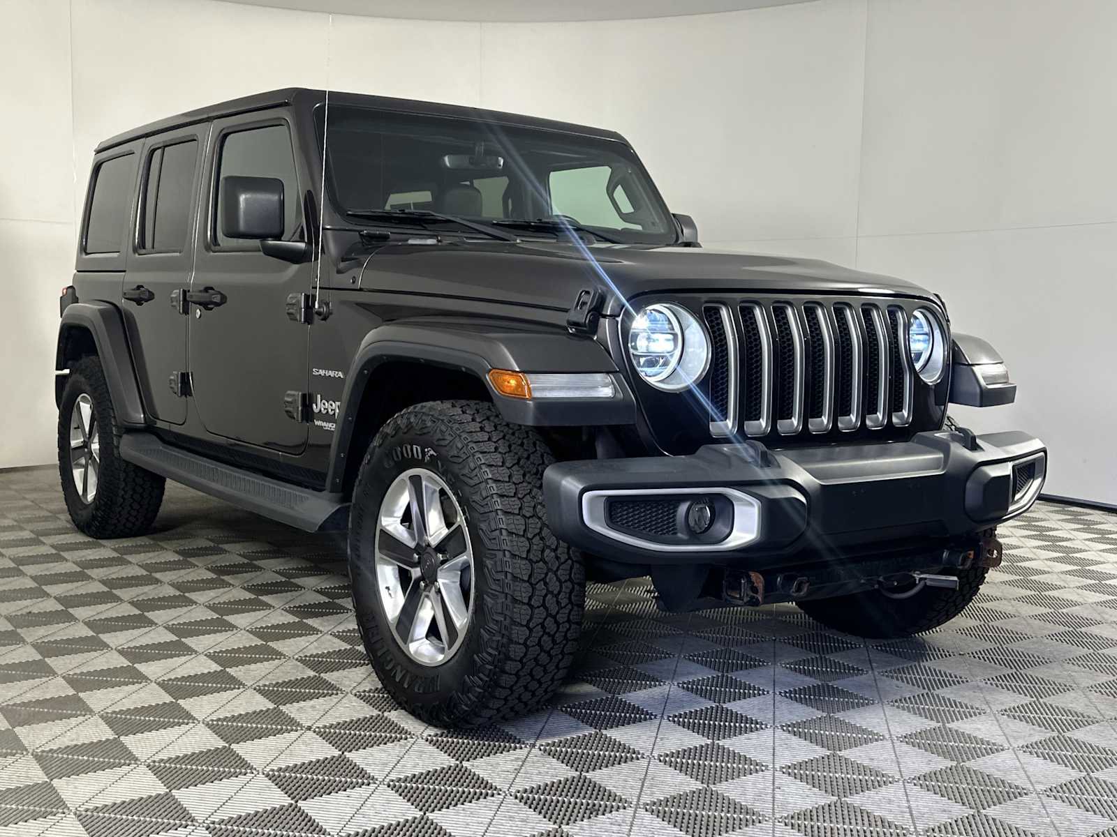 Used 2020 Jeep Wrangler Unlimited Sahara image 4