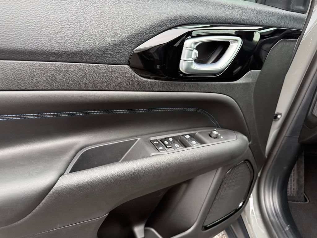 New 2026 Jeep Compass Latitude AWD/4WD image 5