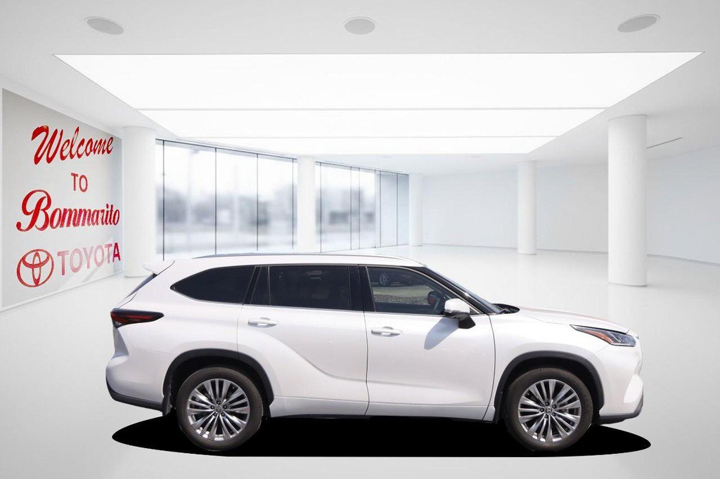 Used 2024 Toyota Highlander Platinum FWD image 5