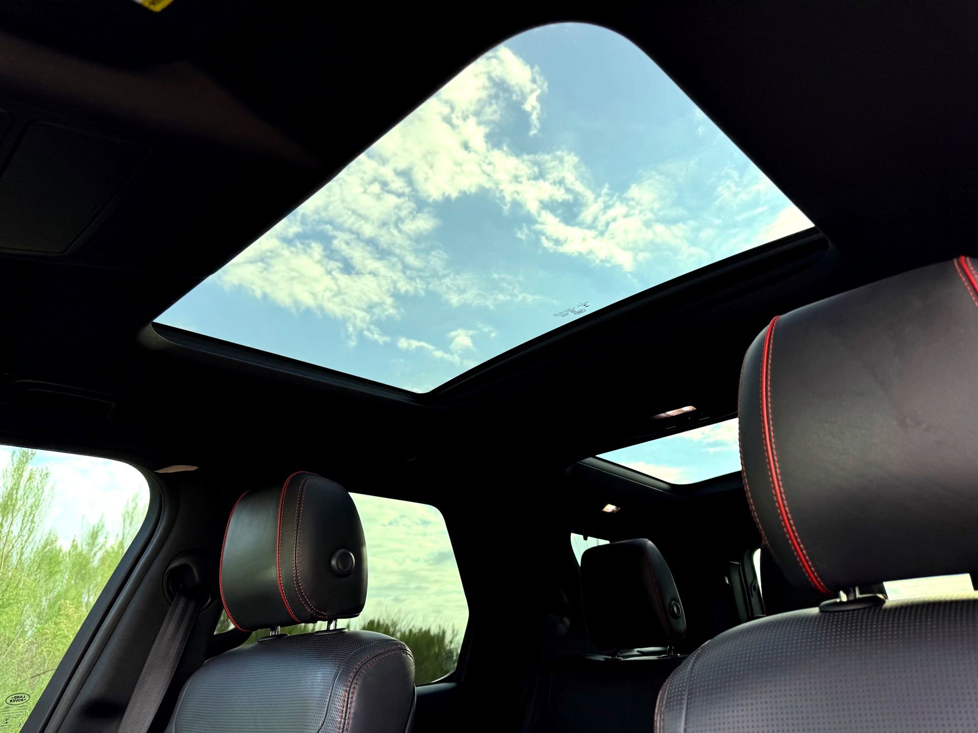 Used 2018 Land Rover Discovery HSE image 16