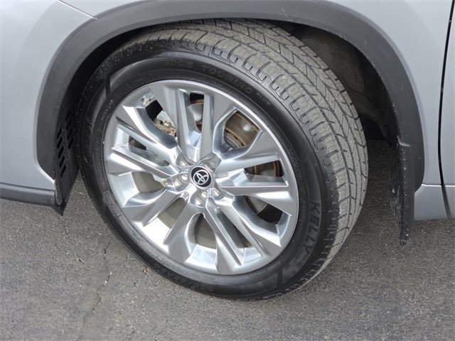 Used 2023 Toyota Highlander L image 26