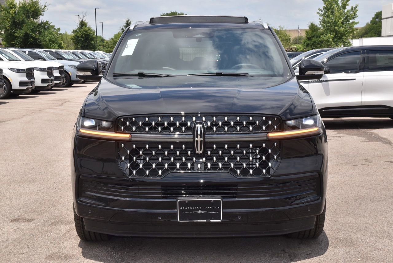 New 2026 Lincoln Navigator L Black Label AWD/4WD image 2